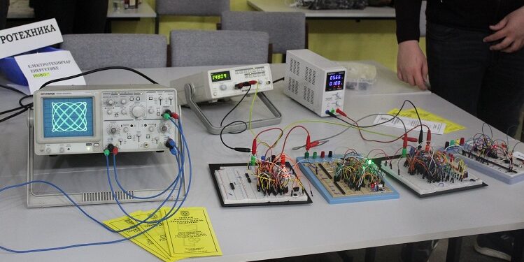 Roditelji i budući srednjoškolci, pažnja! Sutra izlaze konkurs i informator za upis u srednje škole