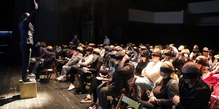 Centar za kulturu Smederevo: Gledajte predstavu zavorenih očiju