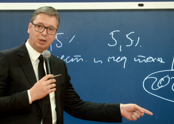 Vučić: Povećanje penzija i plata, 10.000 dinara za svako dete staro do 16 godina