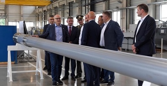 Ministar Vučević posetio fabriku vojne industrije u Velikoj Plani