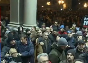 Ruski stručnjak za obojene revolucije: Tehnika protesta u Srbiji ista kao i na Majdanu, prete nam ,,taktika roja“ i ,,vatreni pojas“