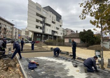 Počelo popločavanje platoa u centru Velike Plane