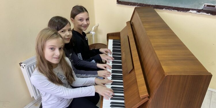 Opština Velika Plana kupila klavir za Muzičku školu