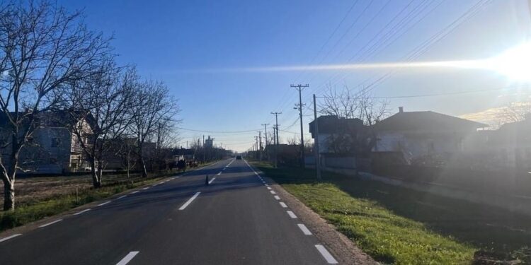 NOVIM PUTEVIMA I DO MARKOVCA I IZ MARKOVCA: Juče je asfaltirano i u Starom Selu i Rakincu