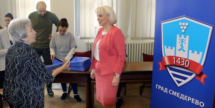 Gradonačelnica Smedereva uručila ugovore o sufinansiranju mera energetske sanacije