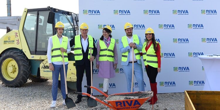 Položena vremenska kapsula u temelje budućeg RIVA shopping centra u Velikoj Plani