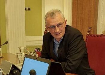 Ko kaže da su skupštinske sednice dosadne? Ili kako je holidej upristojio srpsku opoziciju