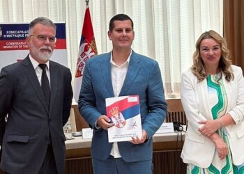 Pavešković potpisao dva značajna ugovora za izbegla lica