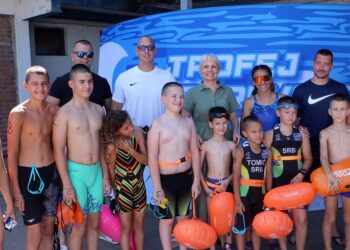 Gradonačelnica Smedereva prisustvovala prvom plivanju za trofej Smederevske tvrđave