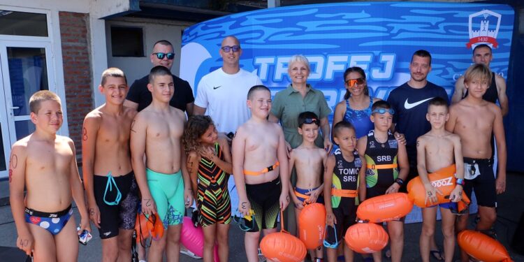 Gradonačelnica Smedereva prisustvovala prvom plivanju za trofej Smederevske tvrđave