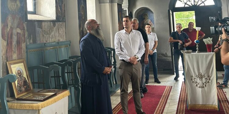 Strahinja Pavešković posetio Rakinac: Poboljšanje uslova za sve građane!
