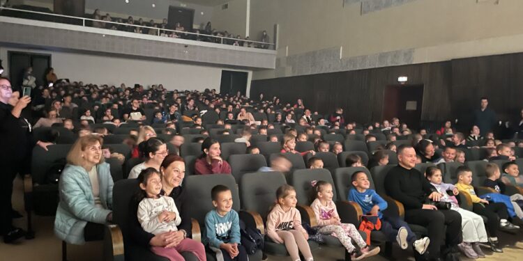 Dečja nedelja: Predstava za decu poklon Opštine Velika Plana