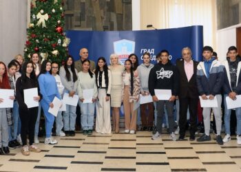Smederevo: 2.45 miliona za stipendije srednjoškolaca i studenata romske nacionalnosti