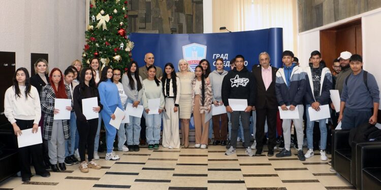 Smederevo: 2.45 miliona za stipendije srednjoškolaca i studenata romske nacionalnosti