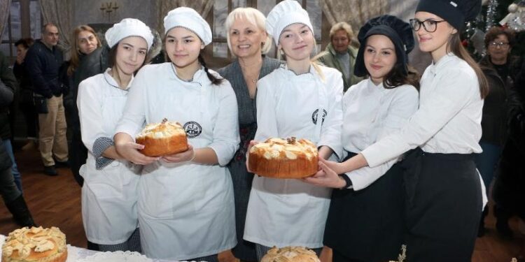 Gradonačelnica Smedereva posetila tradicionalnu izložbu slavskih kolača