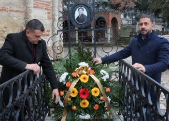 Gradska vlast, povodom Sretenja, položila vence na grob ustavopisca Dimitrija Davidovića