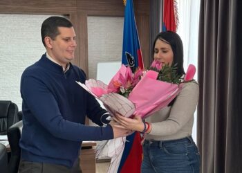Novogodišnji roditeljski dodatak za prvorođenu bebu u 2025. godini