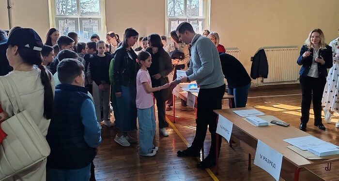 Sretenjske nagrade odličnim učenicima u OŠ „Radica Ranković“ u Lozoviku