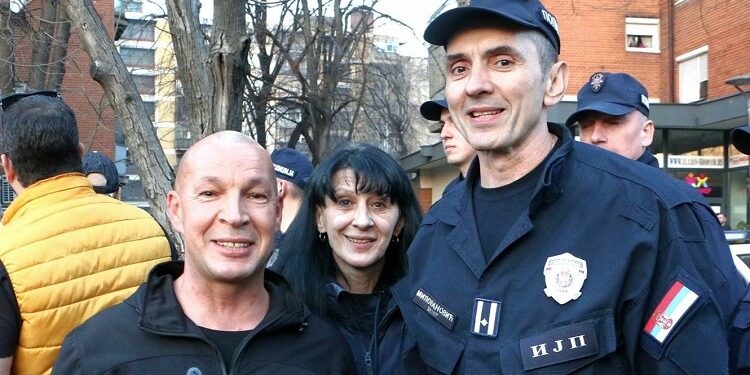 Komandir posebne jedinice policije u Smederevu otvoreno sarađuje sa opozicionim huliganima