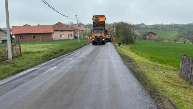 Počela obnova puta Velika Plana – Donja Livadica: Asfalt stigao i u Radovanje