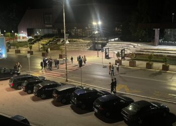 Blokaderi izgubili kompas: Kamenovali autobus, gađali građane jajima, blokirali glavnu ulicu…