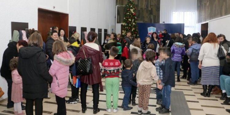 Grad Smederevo obezbedio paketiće i za decu iz hraniteljskih porodica