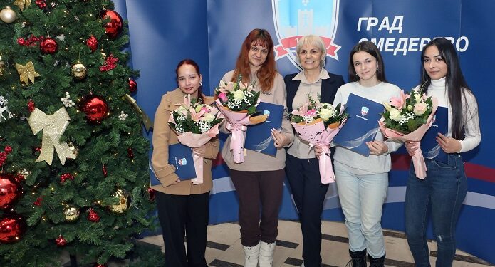 Grad Smederevo: Uručeni ugovori za studente romske nacionalnosti