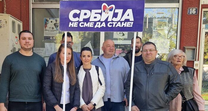 Aktivisti SNS sa Carine i iz Mihajlovca razgovarali sa građanima