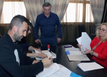Potpisani ugovori sa izvođačima radova za sprovođenje mera energetske sanacije kuća i stanova