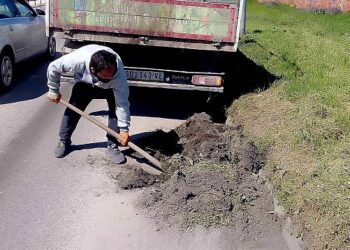 JKP Zelenilo i groblja Smederevo: U Ulici Crvene Armije uklanjaju se naslage uz ivičnjake