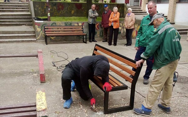 JKP Zelenilo i groblja Smederevo: Nove klupe u Papazovcu
