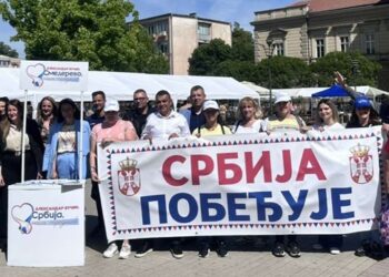 Aktivisti SNS na štandu u Smederevu razgovarali sa narodom