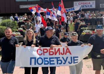 Podrška Vučiću: Aktivisti SNS iz Smedereva i Velike Plane krenuli peške za Beograd