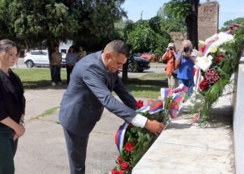 Funkcioneri SNS Smederevo odali počast žrtvama Petojunske tragedije