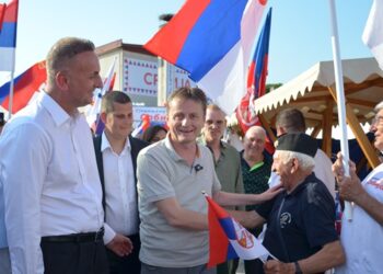 Ujedinjena Srbija pobeđuje: Glišić i Malović u Lozoviku sa više od 2.000 ljudi