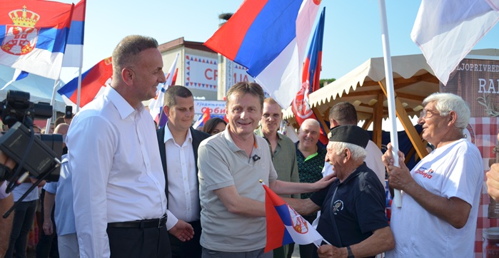 Ujedinjena Srbija pobeđuje: Glišić i Malović u Lozoviku sa više od 2.000 ljudi