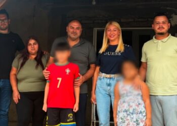 Aktivisti SNS posetili samohranu majku troje dece u Vranovu