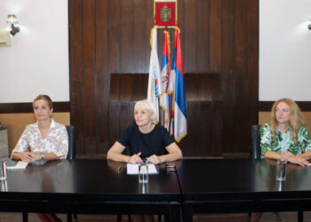 Gradonačelnica sa direktorima škola: Sve obrazovne ustanove spremne za početak nove školske godine