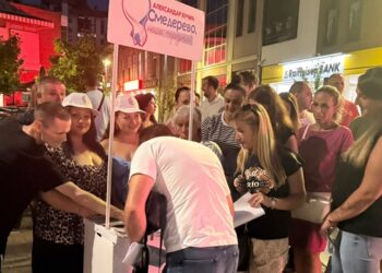 Večernji štand Gradskog odbora SNS Smederevo okupio veliki broj građana