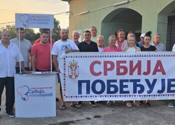 Aktivisti SNS u Drugovcu razgovarali sa narodom (FOTO)